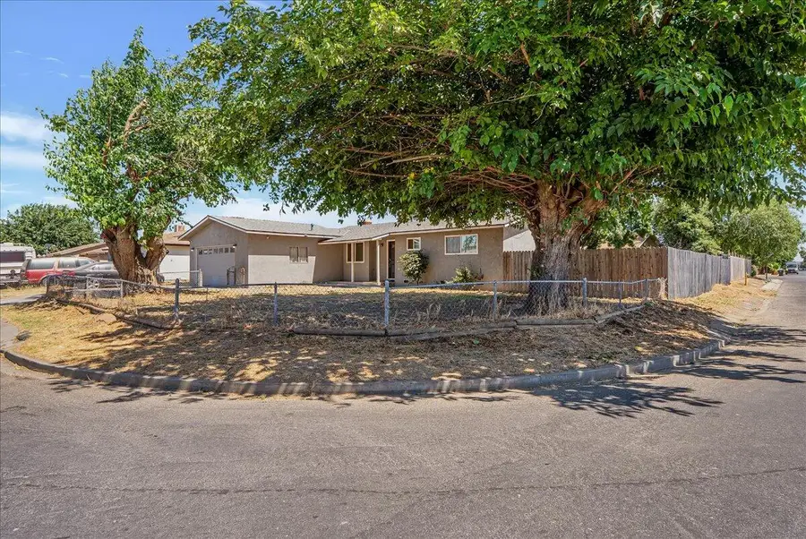 13015 Gregory Avenue, Tulare, CA 93274 - #2