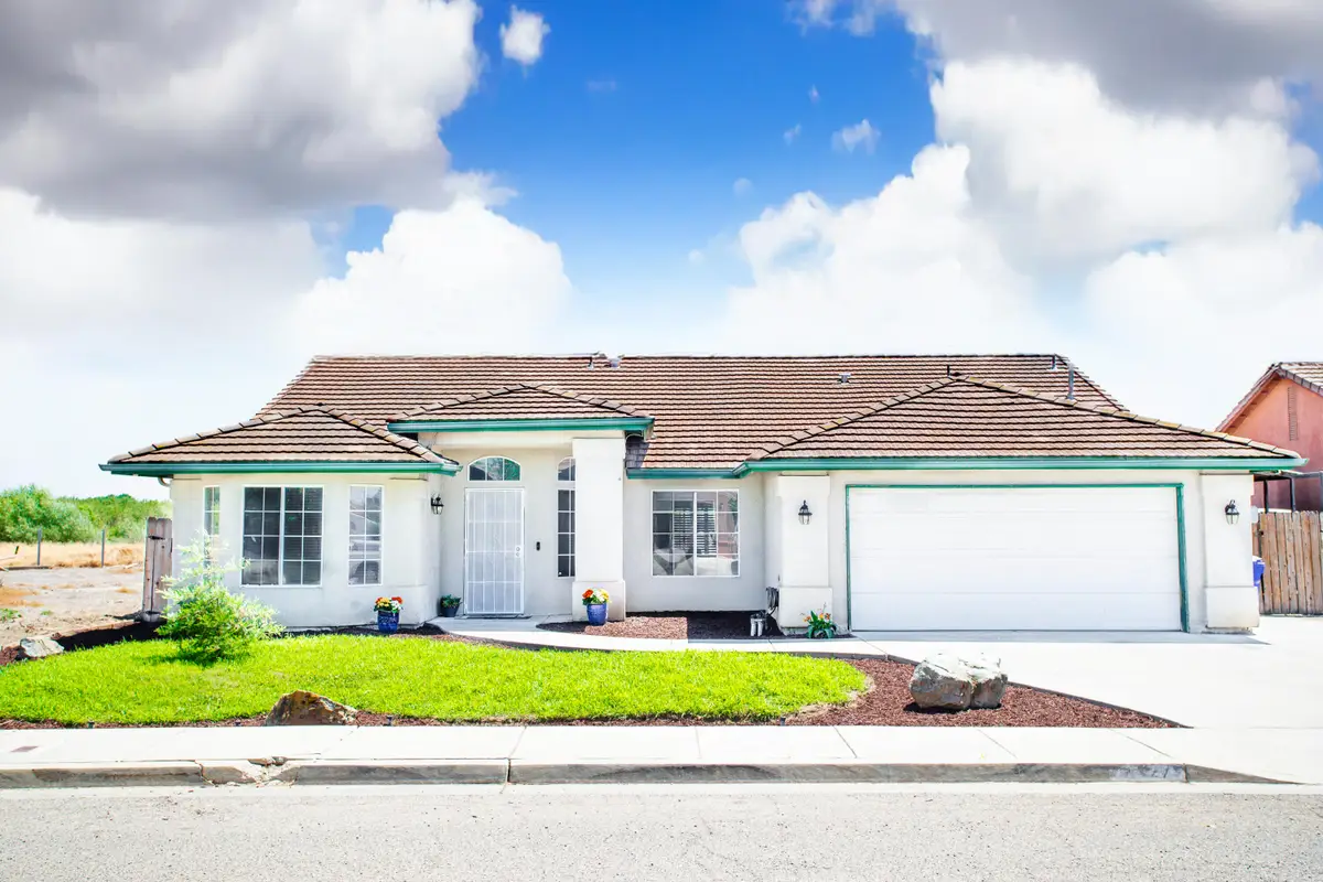 1127 W Orange Avenue, Porterville, CA 93257 - Image #1