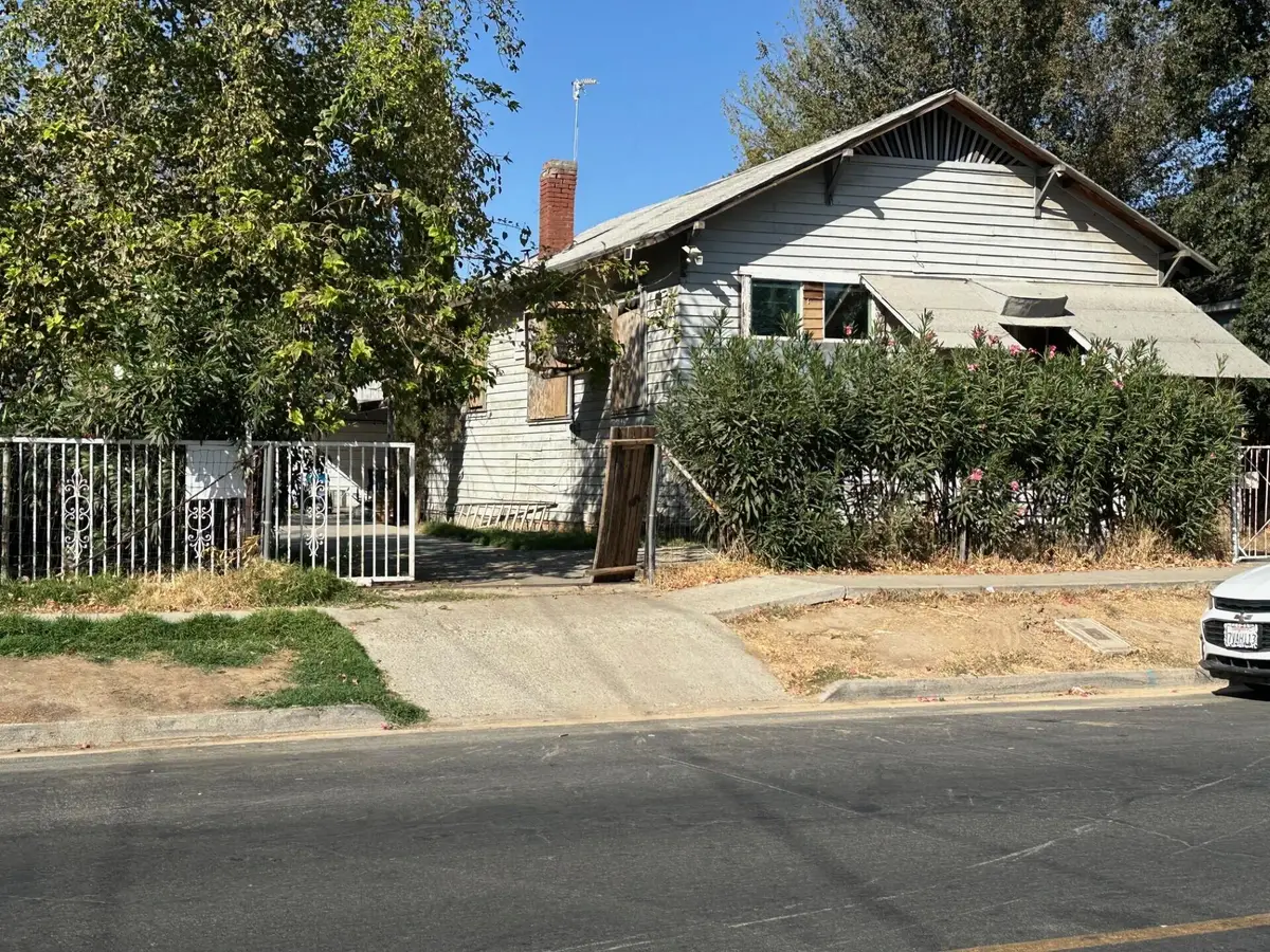 228 E Ivy Street, Hanford, CA 93230 - #1