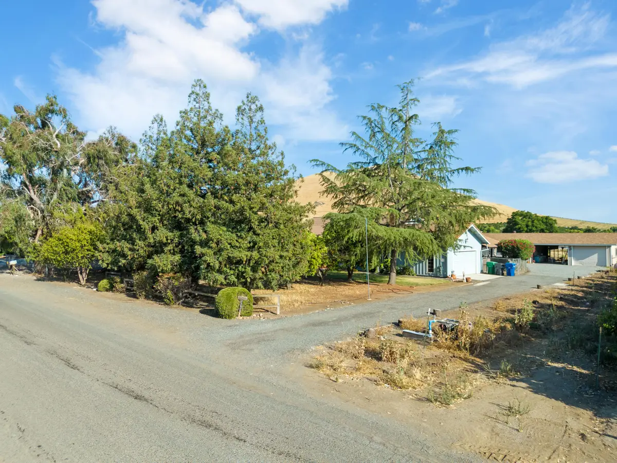 25613 Ave 220, Lindsay, CA 93247 - Image #1