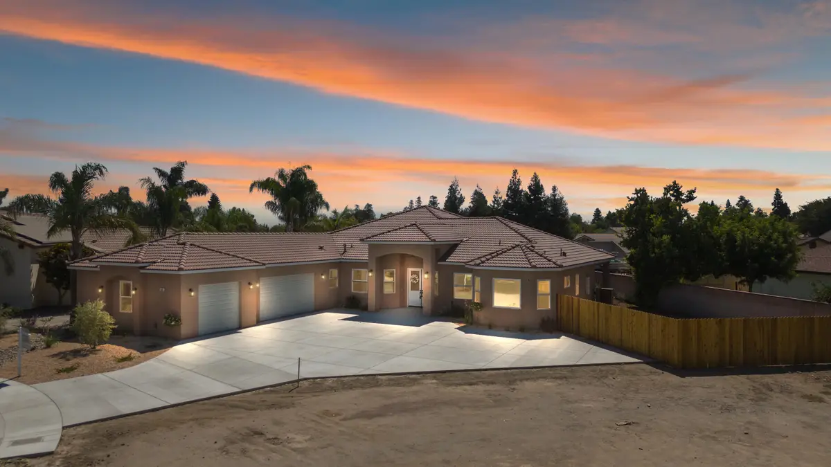 183 Oaks Court, Tulare, CA 93274 - Image #1