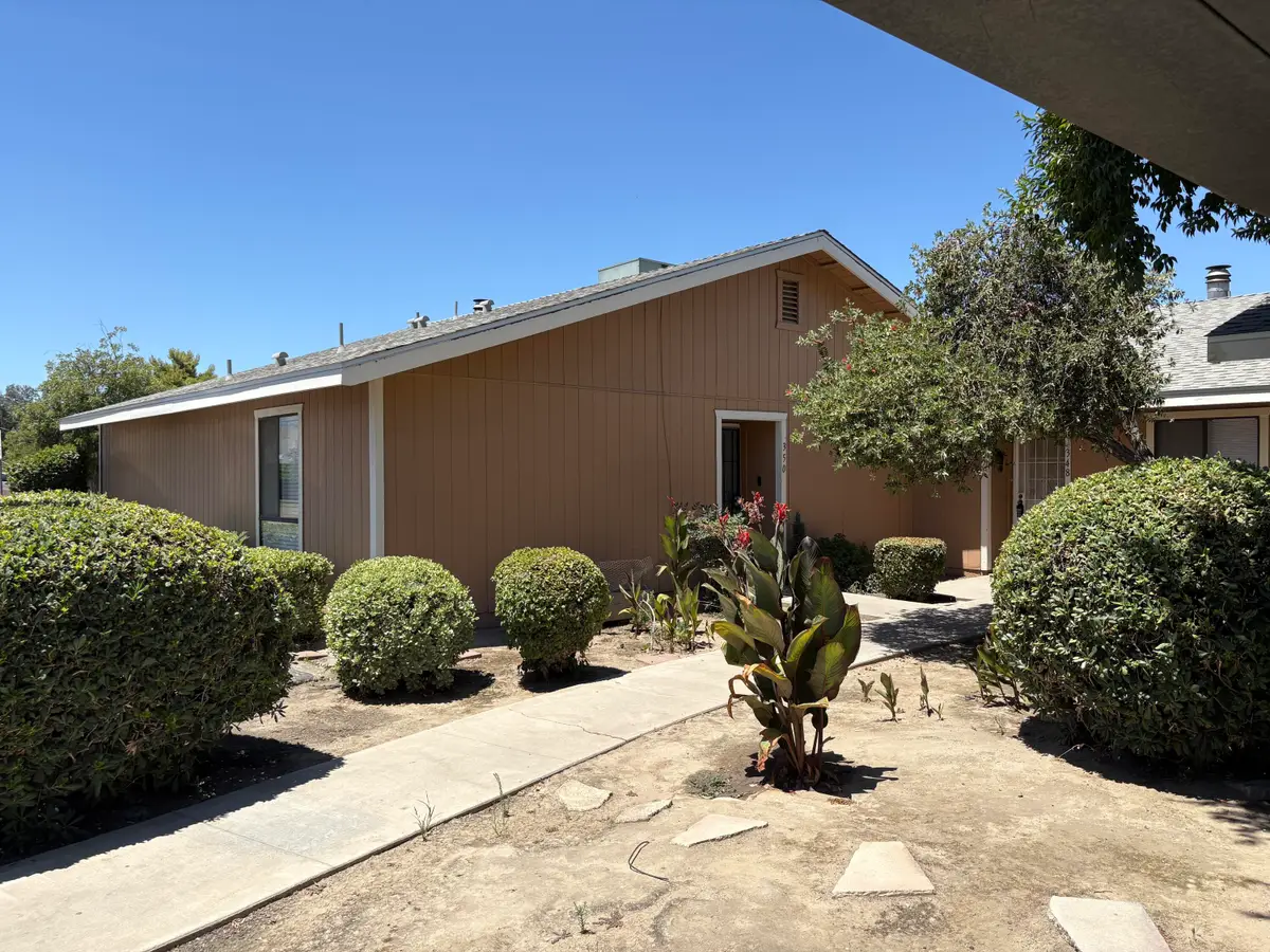 350 N Crenshaw Street, Visalia, CA 93291 - Image #1
