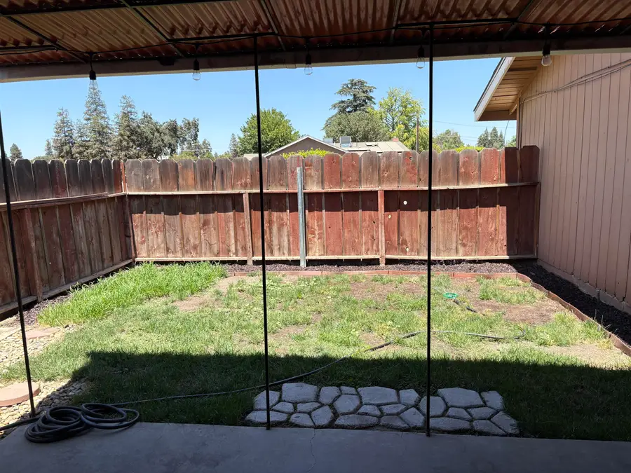 350 N Crenshaw Street, Visalia, CA 93291 - Image #3