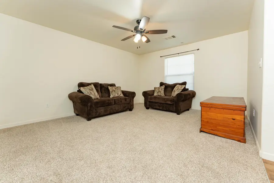 553 S Cloverleaf Street, Porterville, CA 93257 - Image #3