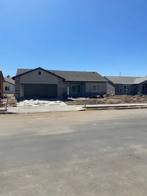 1165 S Ohio E, Porterville, CA 93257 - Image #1