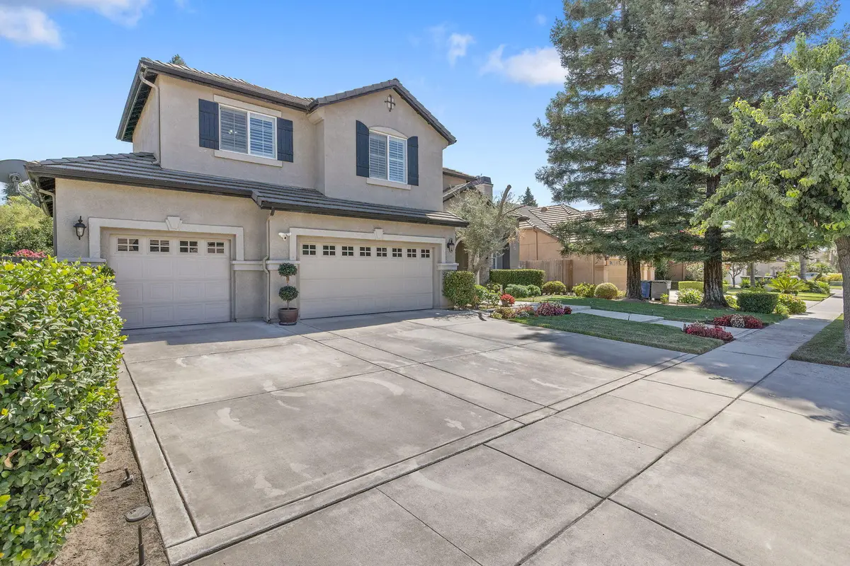 5701 W Buena Vista Avenue, Visalia, CA 93291 - Image #1