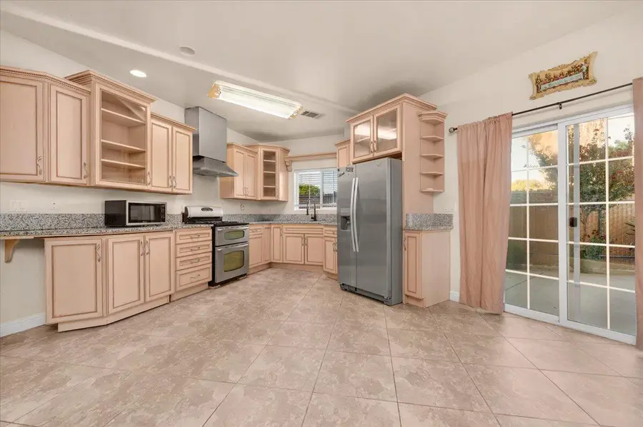 3271 E Muscat Avenue, Fresno, CA 93725 - Image #3
