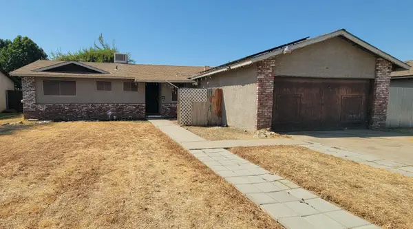 673 E Lakeview Avenue, Woodlake, CA 93286