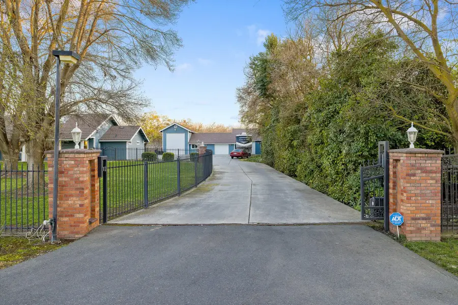 27387 Rd 100, Visalia, CA 93277 - Image #2