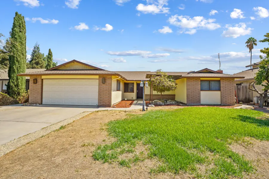 1076 N Beverly Street, Porterville, CA 93257 - Image #2