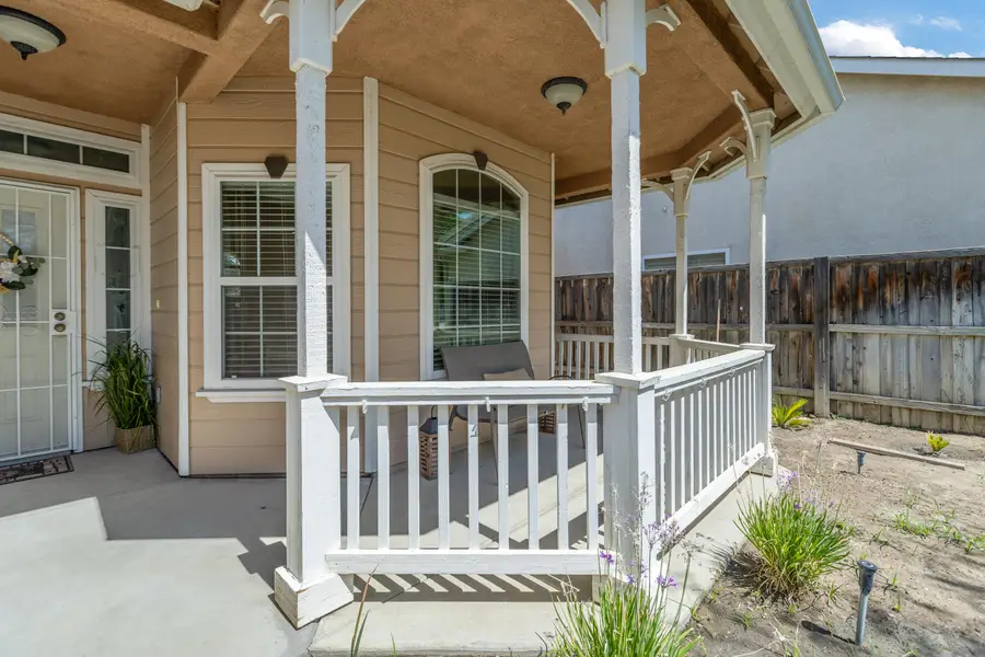 2570 Trapper Springs Avenue, Tulare, CA 93274 - Image #3