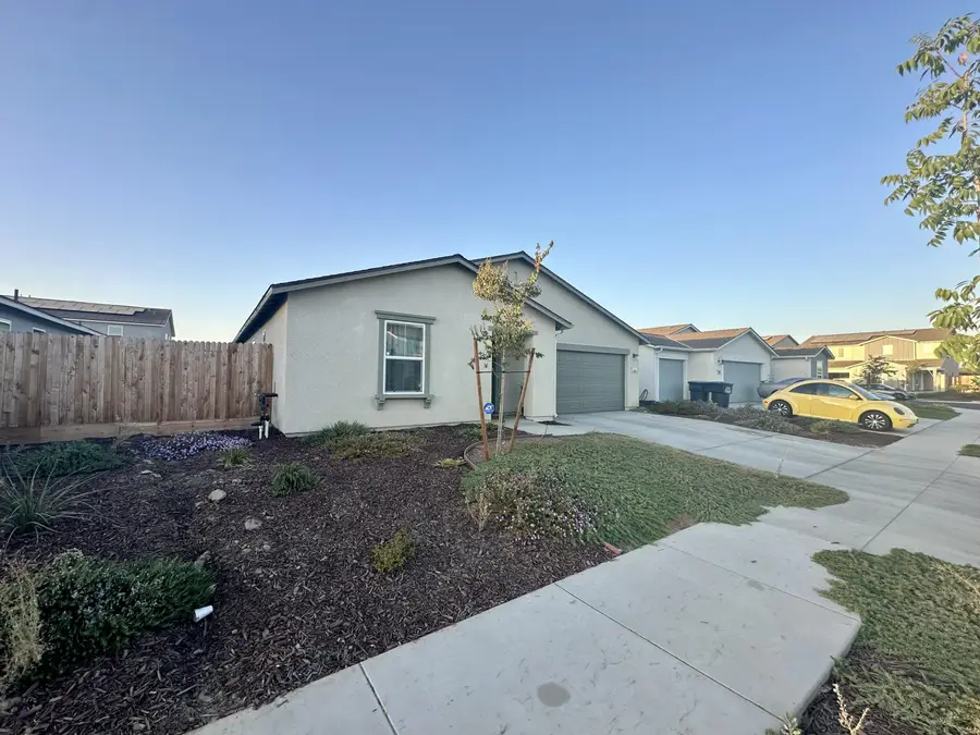 1138 E Packwood Avenue, Visalia, CA 93292 - Image #2