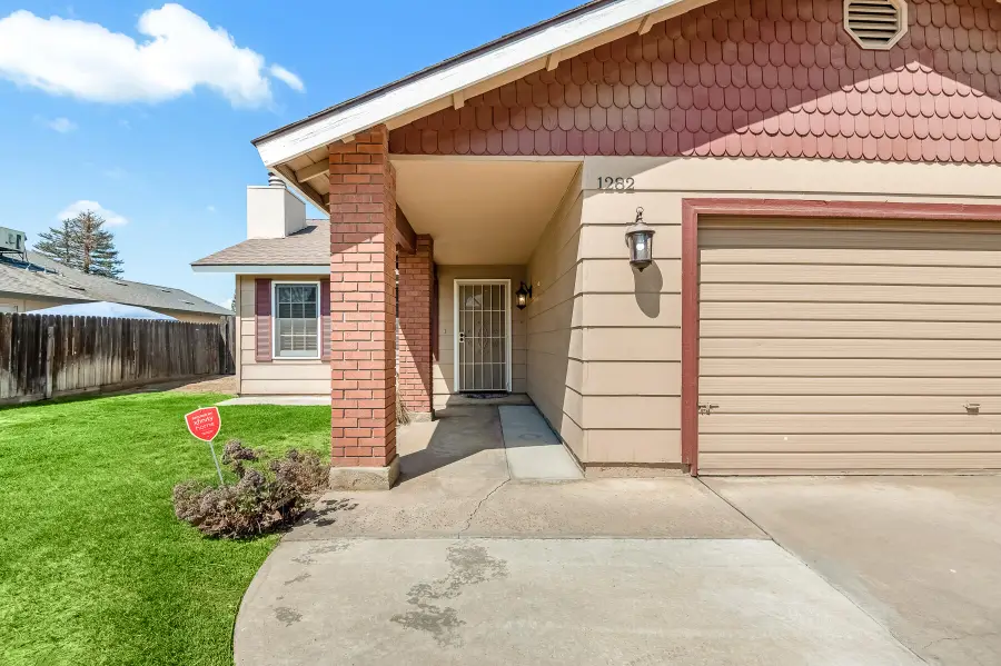 1282 E Ben Franklin Avenue, Tulare, CA 93274 - Image #3