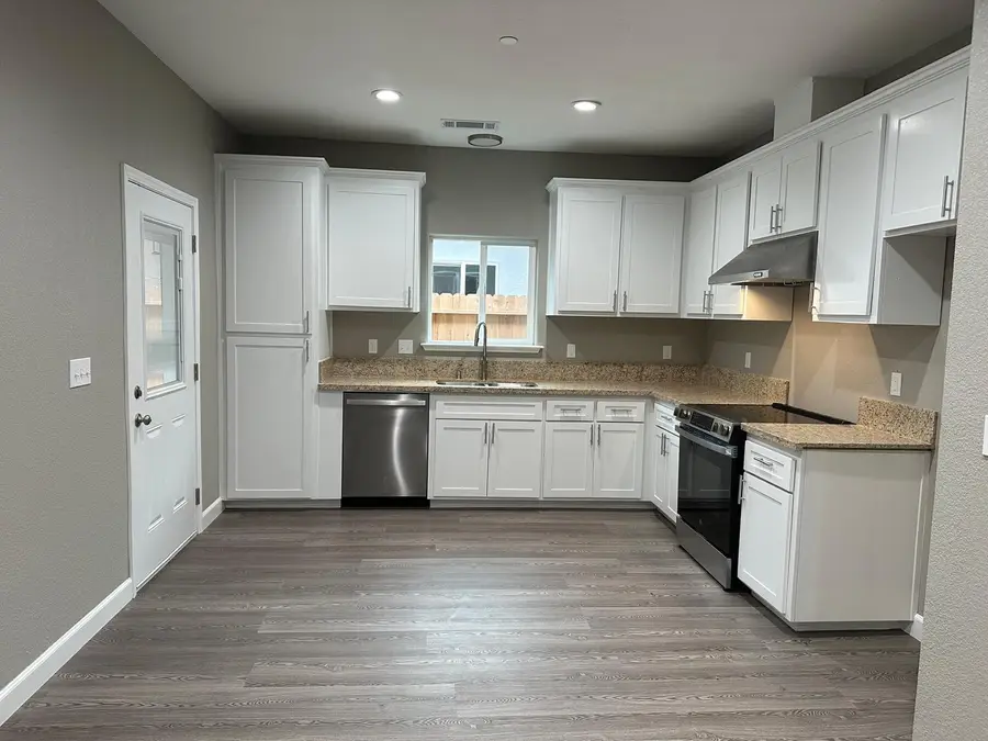 903 E Ash Street, Farmersville, CA 93223 - Image #3