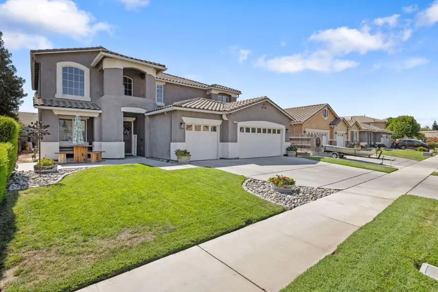 303 E Elkhorn Avenue, Visalia, CA 93277 - Image #3