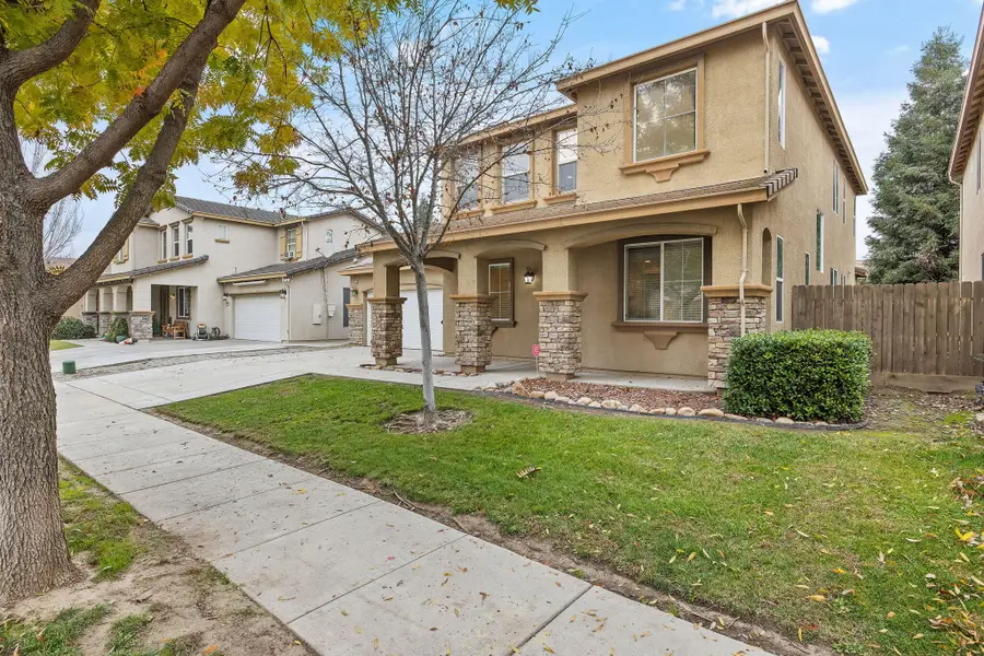 4112 W Clinton Court, Visalia, CA 93291 - #3