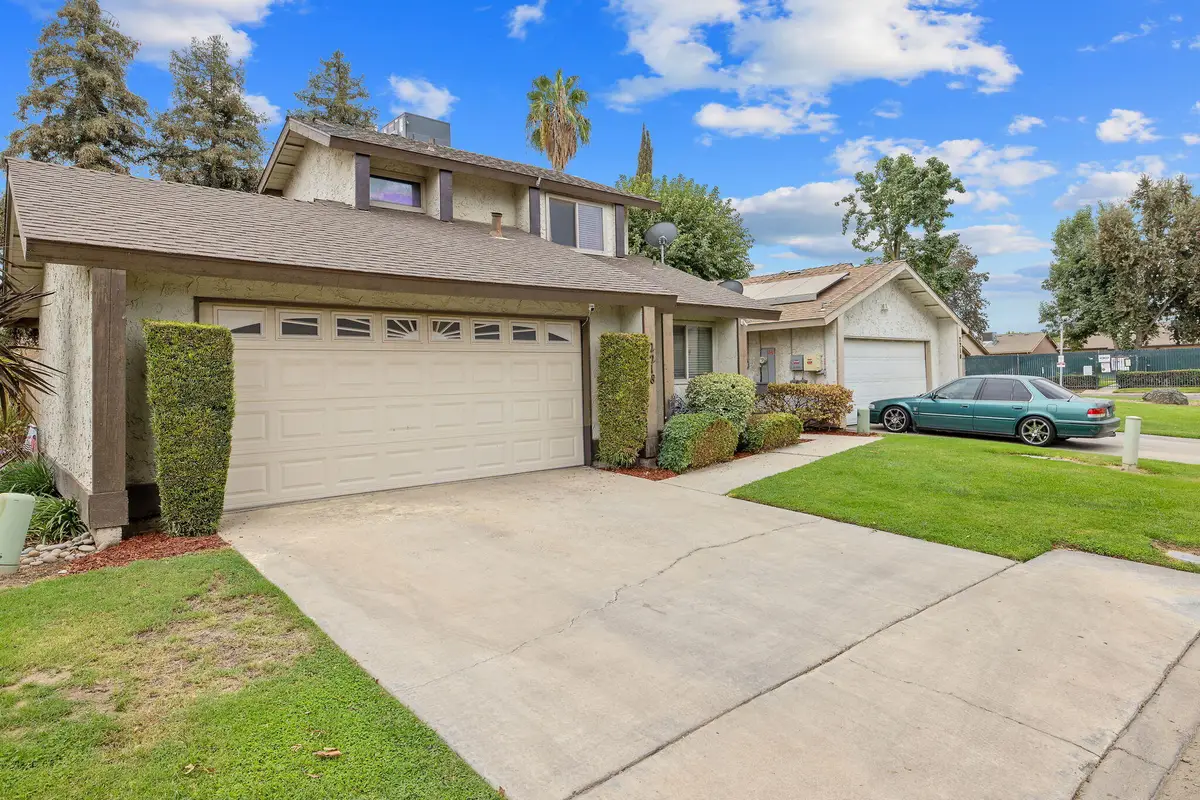 2218 N Oakhurst Street, Visalia, CA 93292 - Image #1
