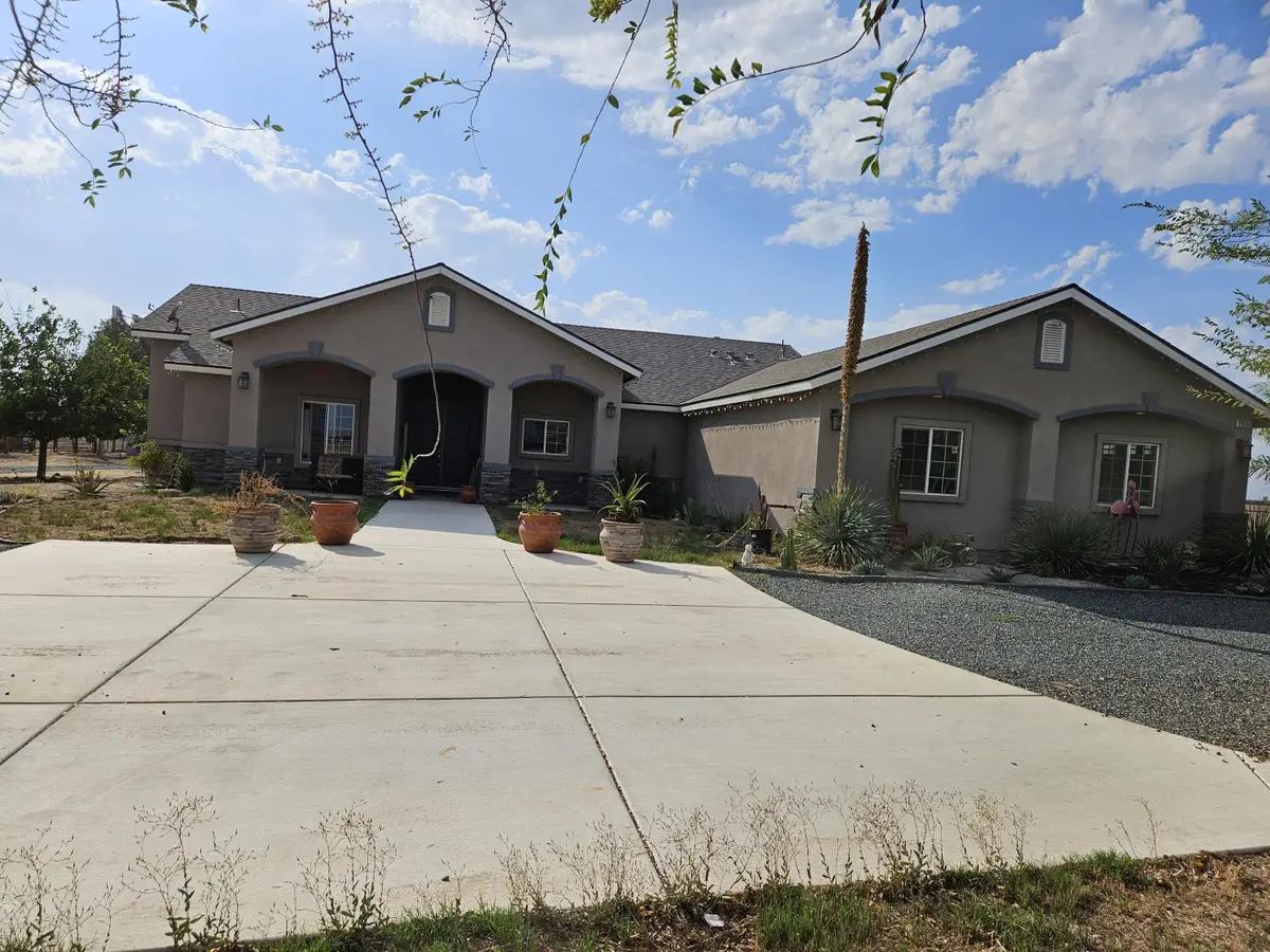 2835 N School Street, Pixley, CA 93256 - Image #1