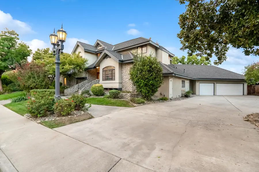 3735 W Woodside Avenue, Visalia, CA 93291 - Image #3
