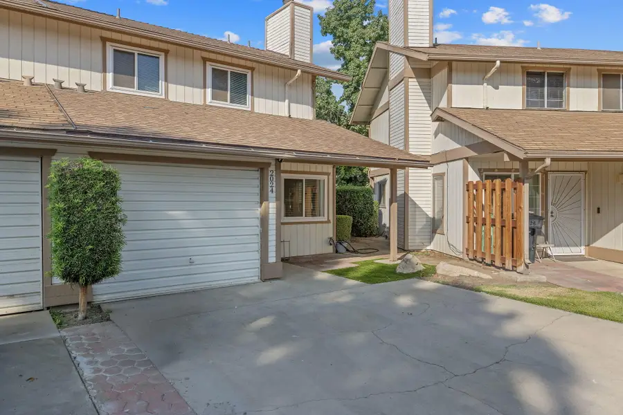 2024 E Laura Avenue, Visalia, CA 93292 - Image #2