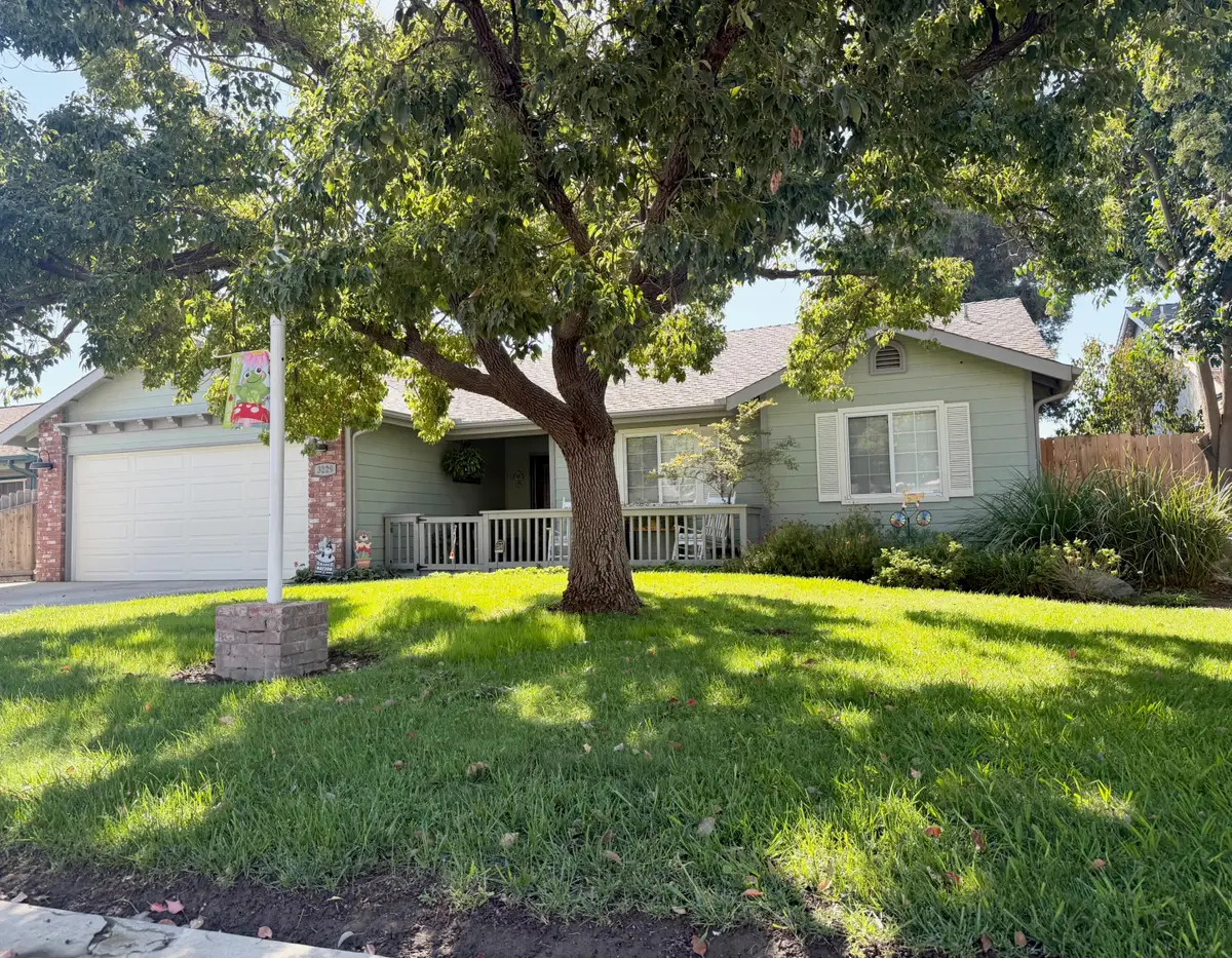 3229 W Loyola Avenue, Visalia, CA 93277 - Image #1