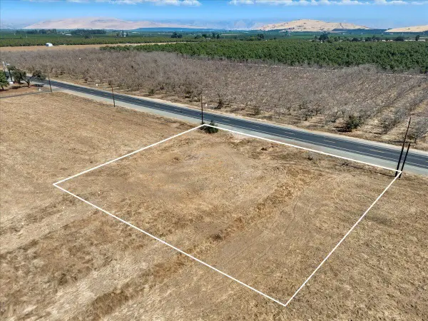 Rd 160, Ivanhoe, CA 93235