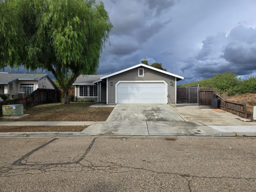 300 Old Town Drive, Tulare, CA 93274 - Image #2