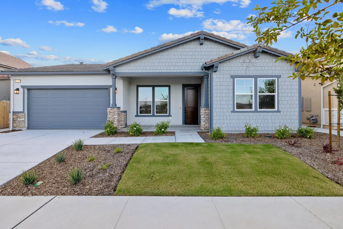 2190 NW Mitchell Street, Hanford, CA 93230 - Image #1