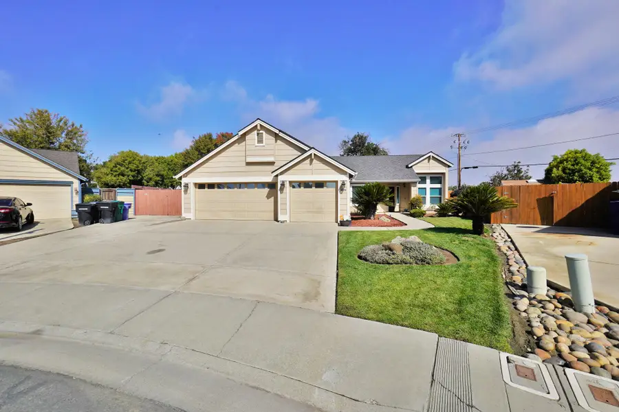 3215 Holly Court, Hanford, CA 93230 - Image #2