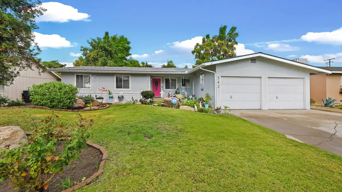 542 W Paradise Avenue, Visalia, CA 93277 - Image #1