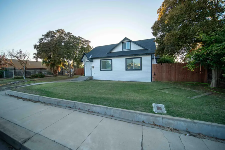179 N Acacia Street, Woodlake, CA 93286 - Image #2