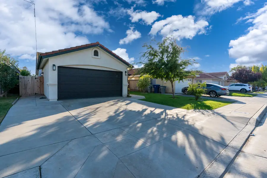 4239 W Cambridge Avenue, Fresno, CA 93722 - Image #2