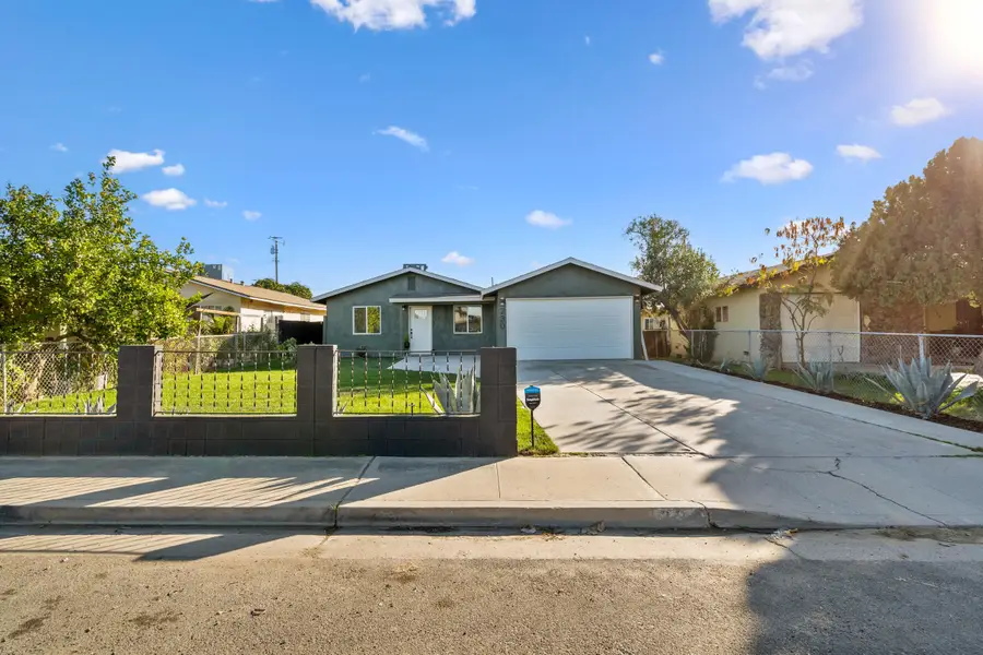 230 W 15th Place, Delano, CA 93215 - Image #2