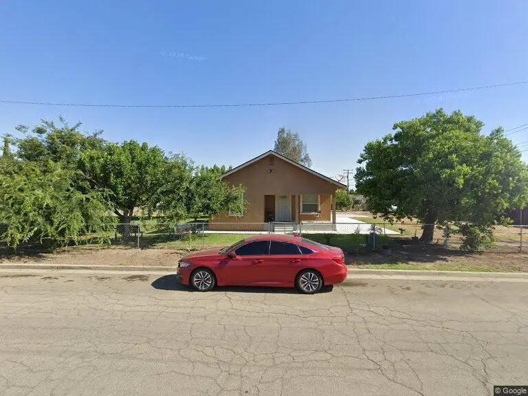 1140 W King Avenue, Tulare, CA 93274 - #1