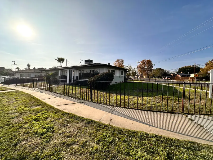 901 Paloma Street, Bakersfield, CA 93304 - Image #2
