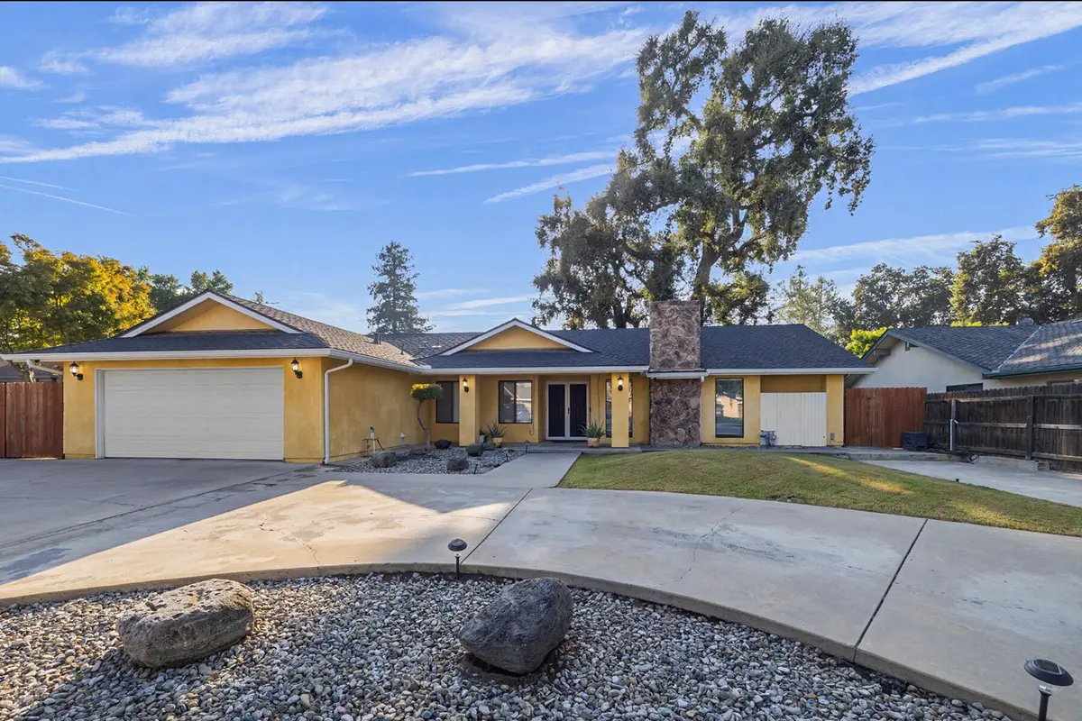 1209 N Gem Street N, Tulare, CA 93274 - Image #1