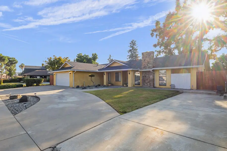 1209 N Gem Street N, Tulare, CA 93274 - Image #2