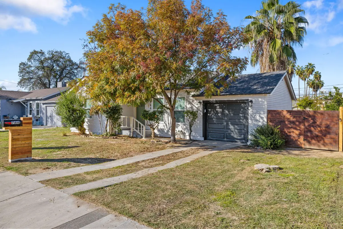 766 Lincoln Street, Hanford, CA 93230 - #1