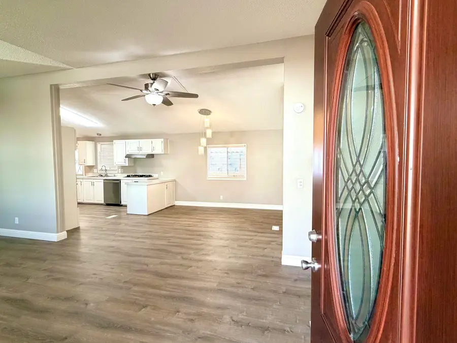 720 E Worth Avenue #14, Porterville, CA 93257 - Image #2