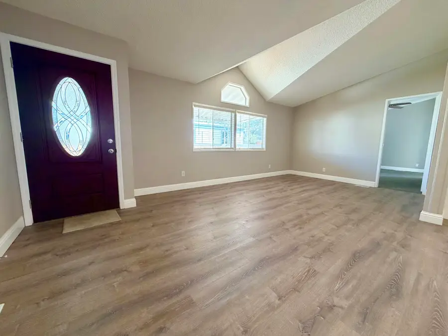 720 E Worth Avenue #14, Porterville, CA 93257 - Image #3