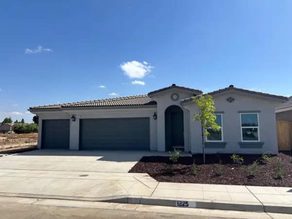 1225 Via Valencia Drive, Madera, CA 93637