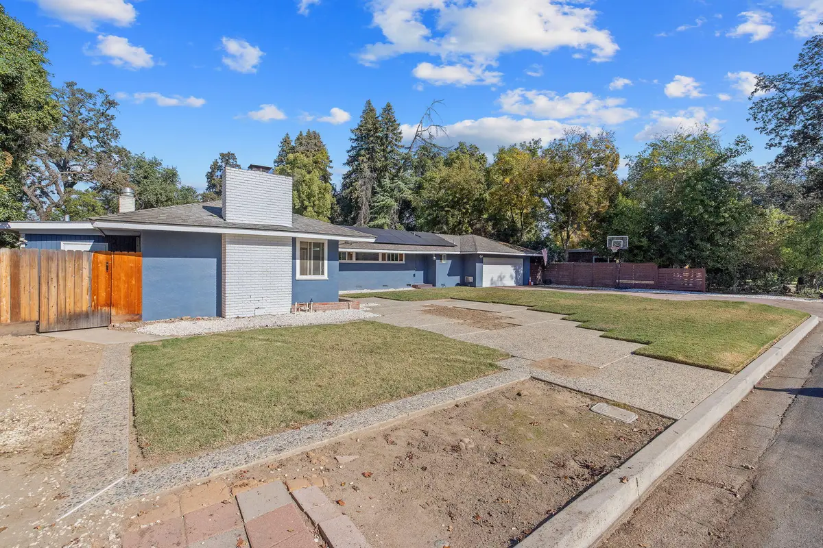 1420 W Meadow Avenue, Visalia, CA 93277 - Image #1