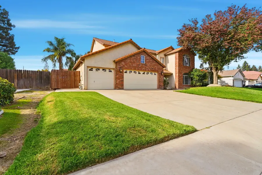 2521 S Peppertree Street, Visalia, CA 93277 - Image #2