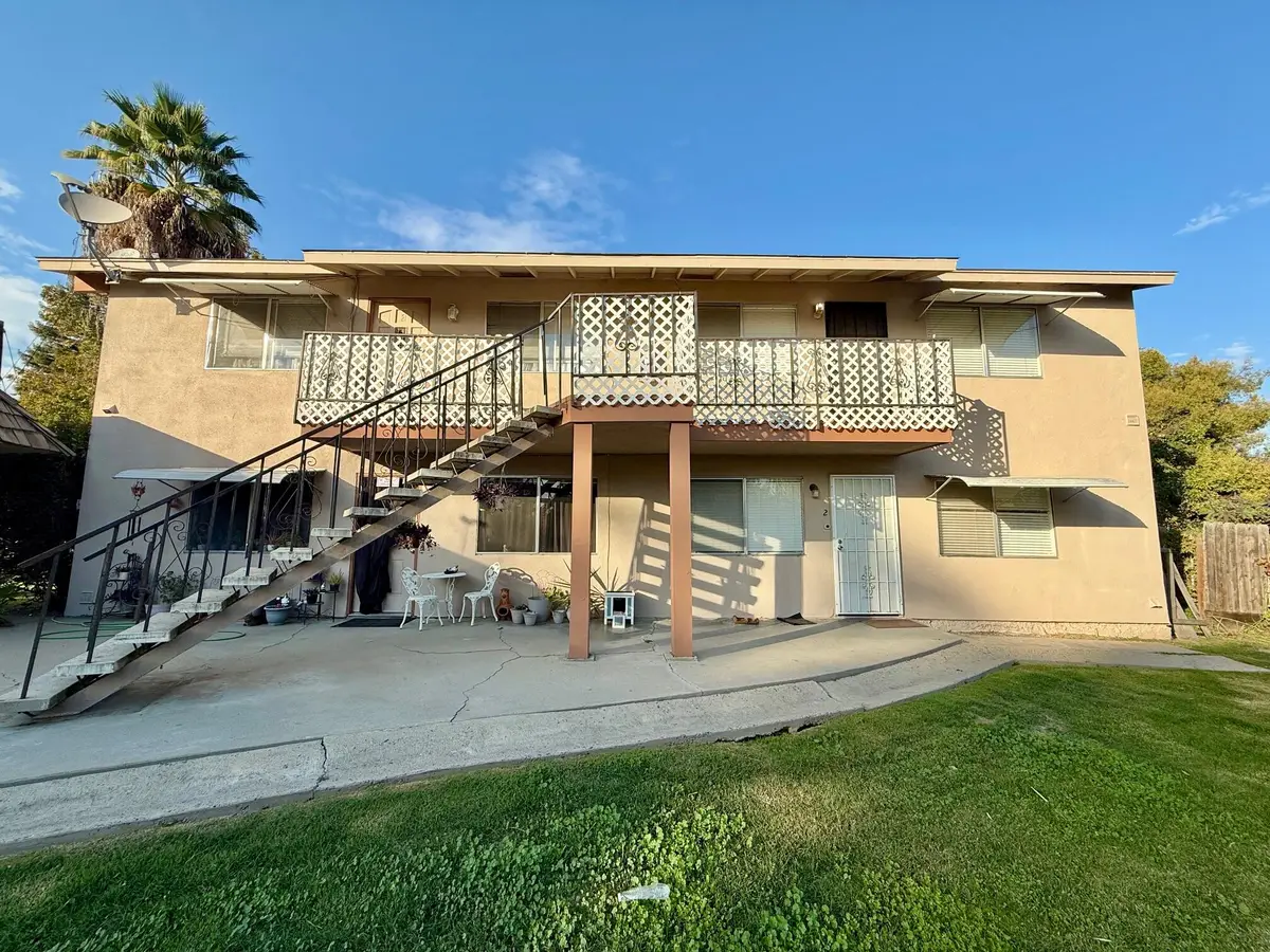 118 S Linwood Street, Visalia, CA 93291 - #1