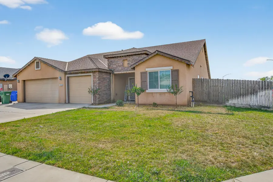 755 Lilac Lane, Dinuba, CA 93618 - #3