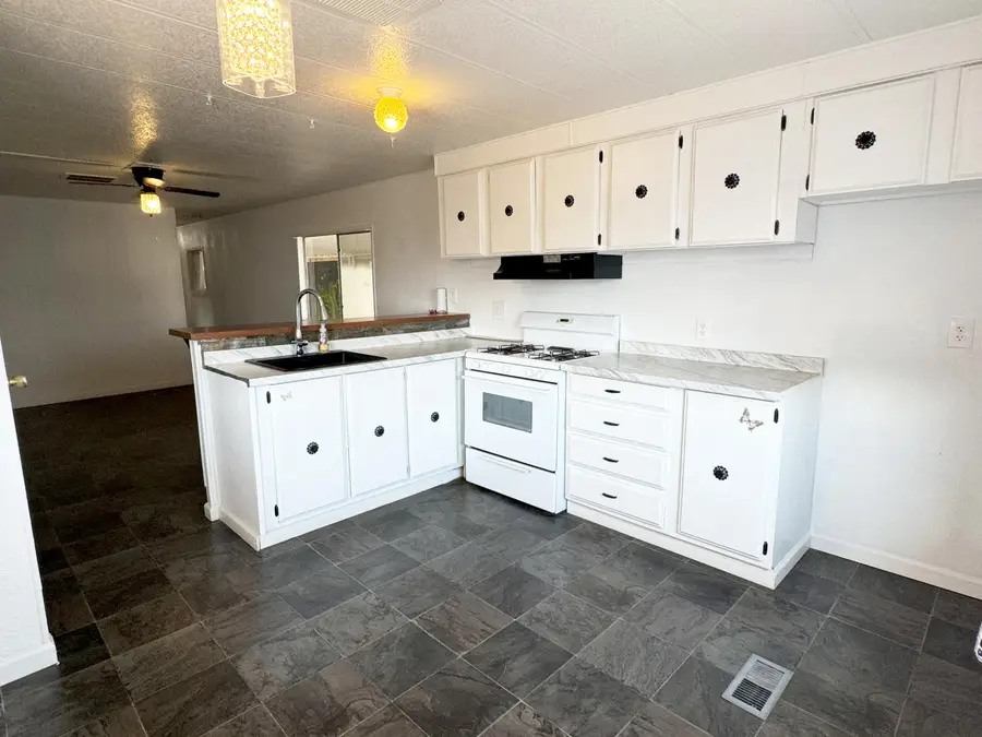 581 N Crawford Avenue #46, Dinuba, CA 93618 - Image #2