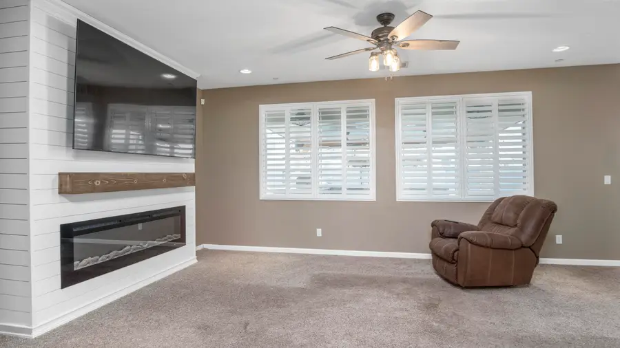 1359 E Donnybrook Place, Hanford, CA 93230 - Image #3