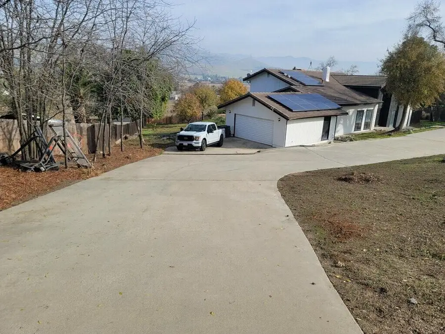 1112 N Scenic Drive, Porterville, CA 93257 - Image #2