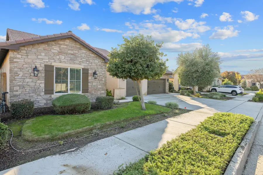 6737 W Wren Avenue, Visalia, CA 93291 - Image #2