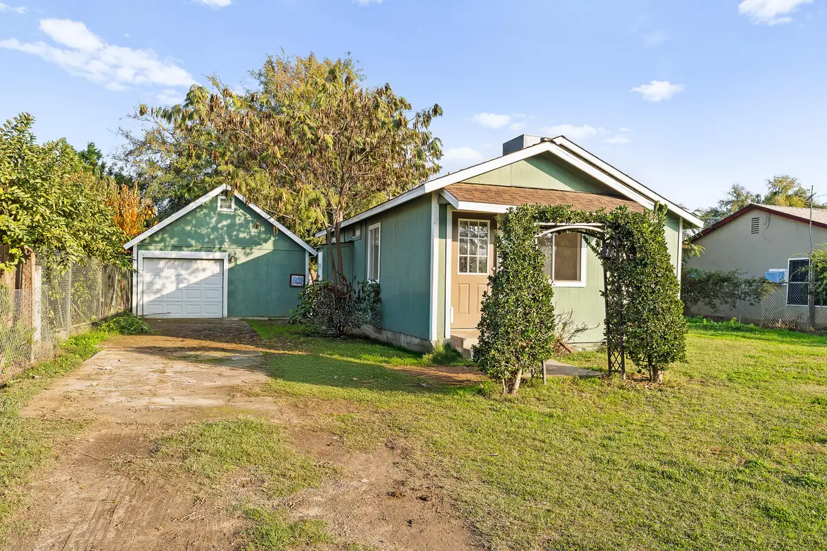 404 S Shasta Avenue, Farmersville, CA 93223 - Image #1
